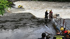 V pátek bojovali záchranáři o životy vodáků, kteří se převrhli s raftem na V pátek bojovali záchranáři o životy vodáků, kteří se převrhli s raftem na