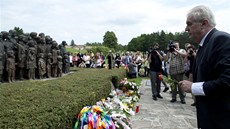Prezident Miloš Zeman přijel do Lidic uctít památku nacistického teroru. Prezident Miloš Zeman přijel do Lidic uctít památku nacistického teroru.