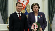 Valentina Trekovová v roce 2011 s Putinovým náhradníkem Dmitrijem Medvedvem.