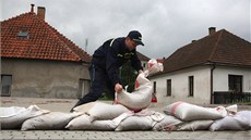 V Hoepníku na Pelhimovsku íka Trnava vystoupala na tetí povodový stupe.