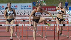 Lucie Škrobáková (uprostřed) překonala 15. června v Táboře na mistrovství České Lucie Škrobáková (uprostřed) překonala 15. června v Táboře na mistrovství České