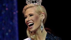 Jednoruká Nicole Kelly se stala Miss Iowa 2013.