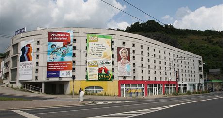 Herna by podle návrhu byla v prostorách bývalého bowlingu v areálu krytého parkovit, které je od centra oddlené runou kiovatkou.