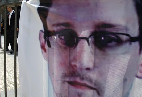 Plakát na podporu Edwarda Snowdena v Hongkongu (21. ervna 2013)