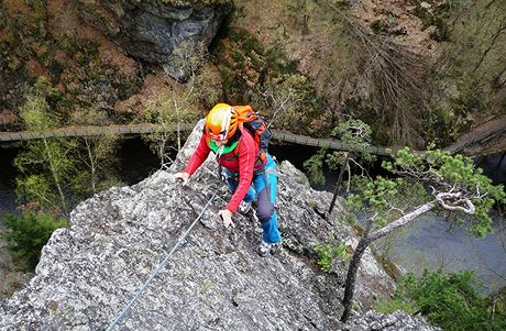 První eská via ferrata se tyí nad ekou Jizerou na okraji obce Chuchelna na Semilsku.