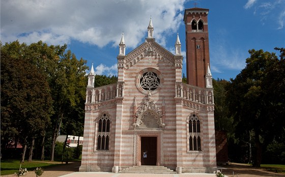 Kostel v Dubí postavil v roce 1898 italský architekt Bigaglio jako kopii