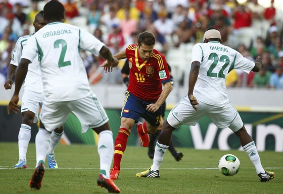 panlský obránce Jordi Alba na cest ke svému gólu v utkání proti Nigérii. 