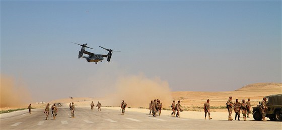 Výsadkový letoun V-22 Osprey bhem cviení Eager Lion v Jordánsku