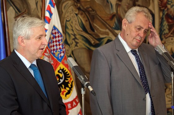 Prezident Milo Zeman se v nedli setká s premiérem Jiím Rusnokem.