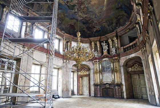 Interiér paláce Collorado-Mansfeld u Kiovnického námstí zdobí jedinená