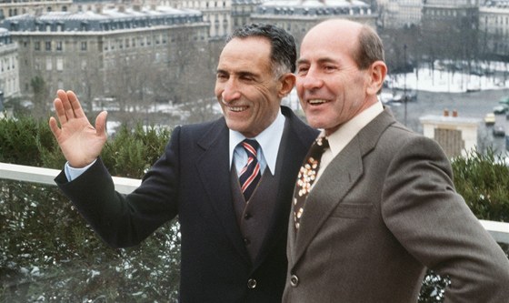 Alain Mimoun (vlevo) se svým soupeem i pítelem Emilem Zátopkem