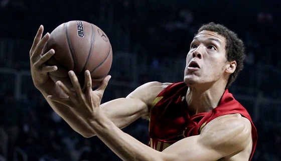 Americký basketbalový talent Aaron Gordon v akci.