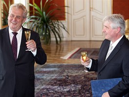 Nov premir Ji Rusnok a prezident Milo Zeman (25. ervna 2013)