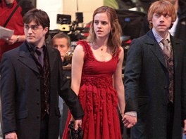 Daniel Radcliffe, Emma Watsonová a Rupert Grint ve filmu Harry Potter a...