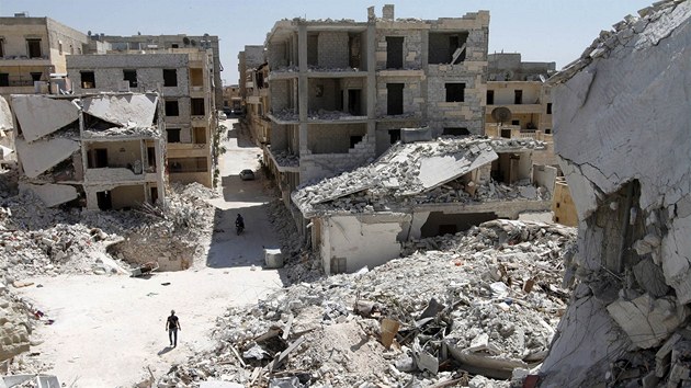 Z nkterch tvrt v Aleppu jsou po mscch boj u jen hromady trosek (18. ervna 2013)