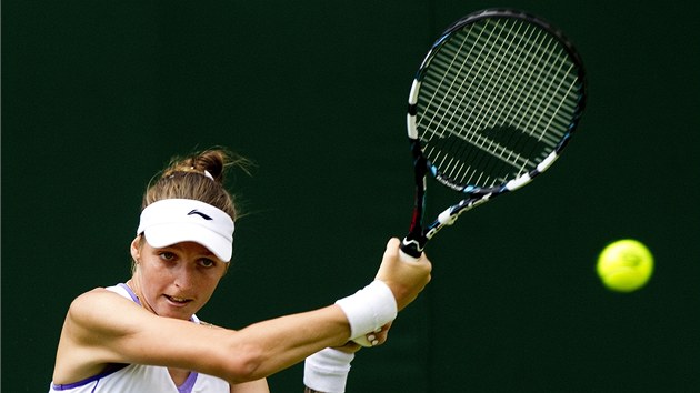Kristna Plkov v souboji se slovenskou tenistkou Janou epelovou.