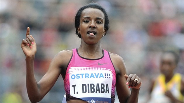 Etiopanka Tirunesh Dibabaov vtz v bhu na 10 km.