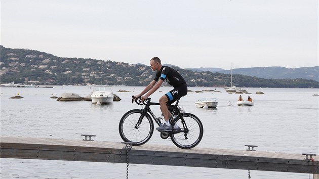 VTEJTE, MISTE. Christopher Froome - jeden z hlavnch favorit jubilejn Tour de France.