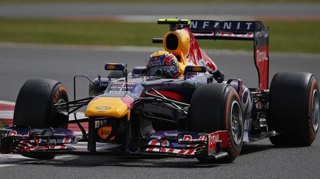 Mark Webber pi kvalifikaci na Velkou cenu Velk Britnie.