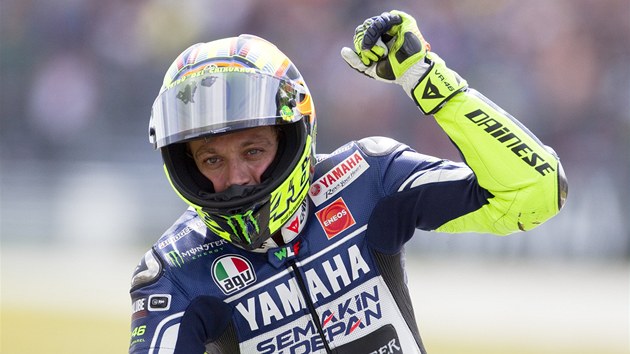 Valentino Rossi se raduje z vtzstv ve Velk cen Nizozemska.