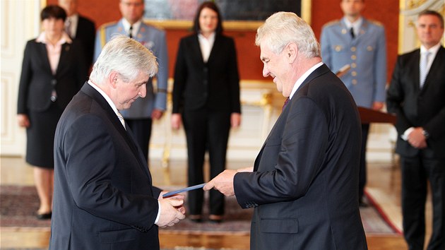 Prezident Milo Zeman jmenoval novm premirem Jiho Rusnoka. (25. ervna 2013)
