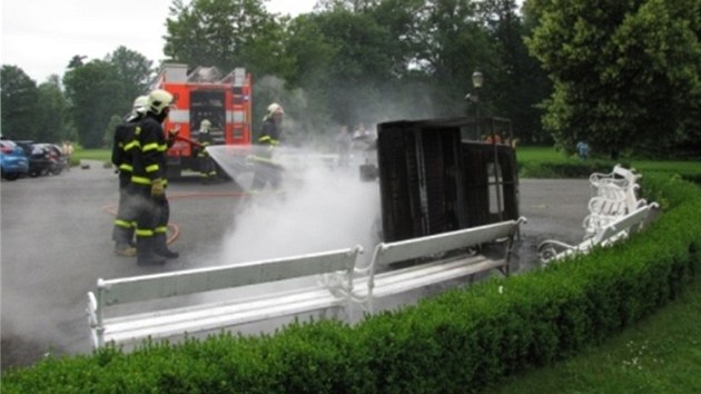 Pi nehod tkolky v Kravach se zranilo pt dt. (22. ervna 2013)