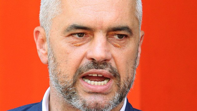 Albnsk socialisty, kte byli tyi roky v opozici, vede osmatyicetilet bval starosta Tirany Edi Rama.