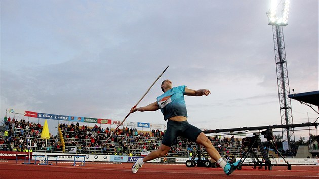 HOD SEZONY. Otpa Vtzslav Vesel vyhrl Zlatou tretru svm nejlepm vkonem roku 87,58 m. 