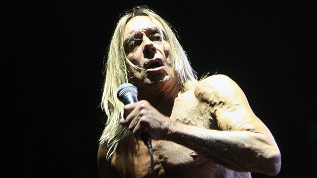 Punkov kmotr Iggy Pop koncertoval 22. ervna 2013 ve Frdku-Mstku se svou slavnou kapelou The Stooges.