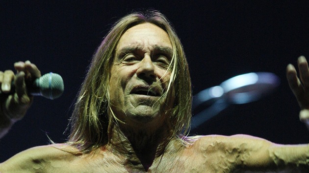 Punkov kmotr Iggy Pop koncertoval 22. ervna 2013 ve Frdku-Mstku se svou slavnou kapelou The Stooges.