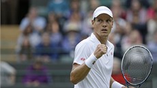 POHODOVÝ START. Tomá Berdych na úvod Wimbledonu suverénn zdolal Slováka Kliana.