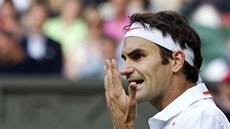 CO TO DLÁM? výcarský tenista Roger Federer se zlobí, na Wimbledonu prohrál ve...
