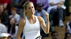 RADOSTNÉ GESTO. Česká tenistka Klára Zakopalová se raduje ve 3. kole Wimbledonu. RADOSTNÉ GESTO. Česká tenistka Klára Zakopalová se raduje ve 3. kole Wimbledonu.