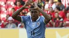 Uruguayský útoník Abel Hernandez oslavuje svoji trefu v zápase proti Tahiti.