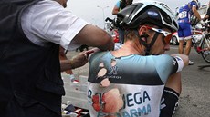 A NA KREV. Nmec Tony Martin se v první etap Tour de France pimotal do...