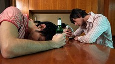 Pár panáků podle vědců zvýší sebevědomí, neodhadnete-li však množství, odejdete... Pár panáků podle vědců zvýší sebevědomí, neodhadnete-li však množství, odejdete...