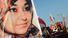 Pakistánská neuroložka Áfija Siddíkíová je v americkém vězení od září 2008.... Pakistánská neuroložka Áfija Siddíkíová je v americkém vězení od září 2008....