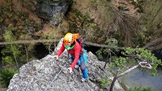 Via ferrata se vypíná nad imponujícím údolím Jizery. Via ferrata se vypíná nad imponujícím údolím Jizery.