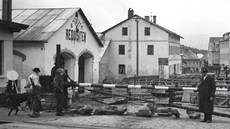 Odsunutí Nmci na nádraí ve Furth im Wald v kvtnu 1946.