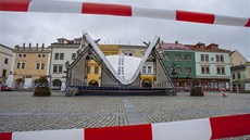 Zícené podium na Velkém námstí v Kromíi.