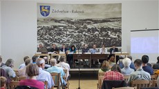 O stavbě rychlostní silnice R49 v Zádveřicích diskutovala zhruba stovka lidí. O stavbě rychlostní silnice R49 v Zádveřicích diskutovala zhruba stovka lidí.