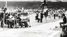 Bob Beamon na olympijských hrách v Mexiku 1968. Bob Beamon na olympijských hrách v Mexiku 1968.