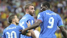 Sebastian Giovinco, Daniele De Rossi a Mario Balotelli slaví gól italské