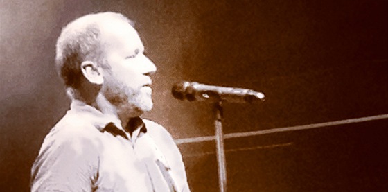 David Koller koncertoval se skupinou Lucie v karlovarském Potovním dvoe.