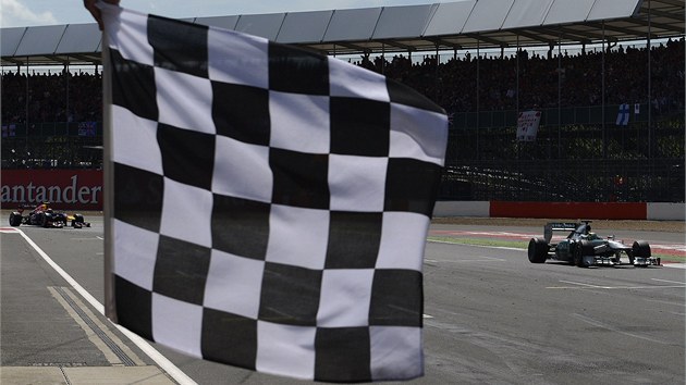 PRVN. Nico Rosberg projd clem okruhu v Silverstone.