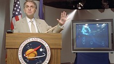 Carl Sagan spolupracoval s NASA na tiskových konferencích. Zde vysvtluje cestu...