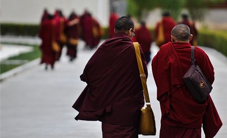 Tibettí mnii oslavovali narozeniny dalajlámy, ínská policie do nich zaala...