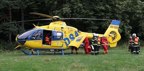 enu pepravili vrtulníkem záchranái do fakultní nemocnice v Ostrav s poranním pátee. (Ilustraní foto)