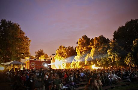 Vtím trhákem letního kina ne hollywoodské filmy me být letos snímek Pivo a Pardubice.  