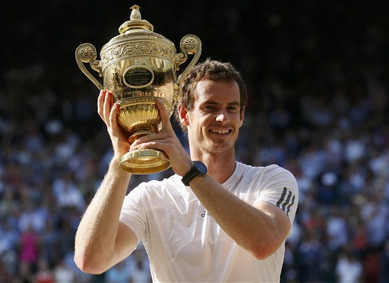 AMPION. Britský tenista Andy Murray triumfoval ve Wimbledonu.
